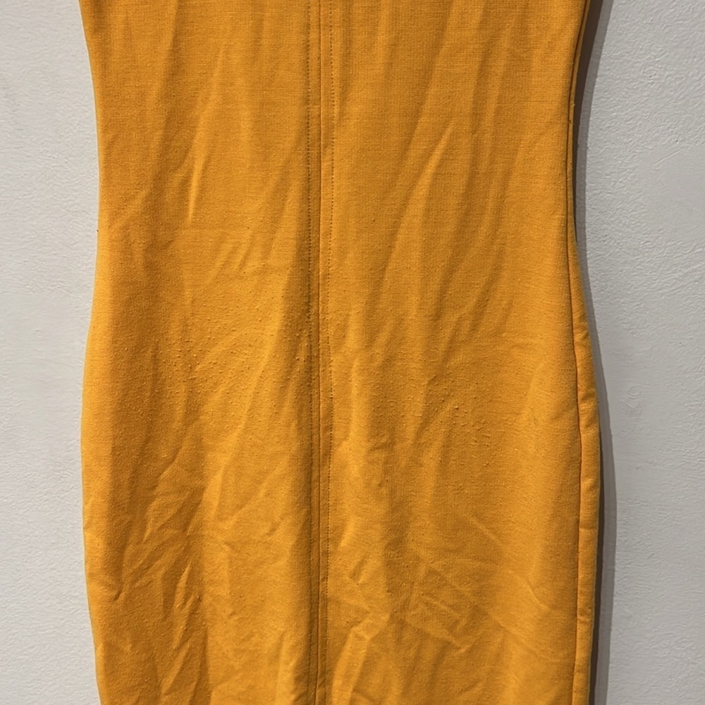 Elegant Yellow Sleeveless Dress - Picture 5 of 6